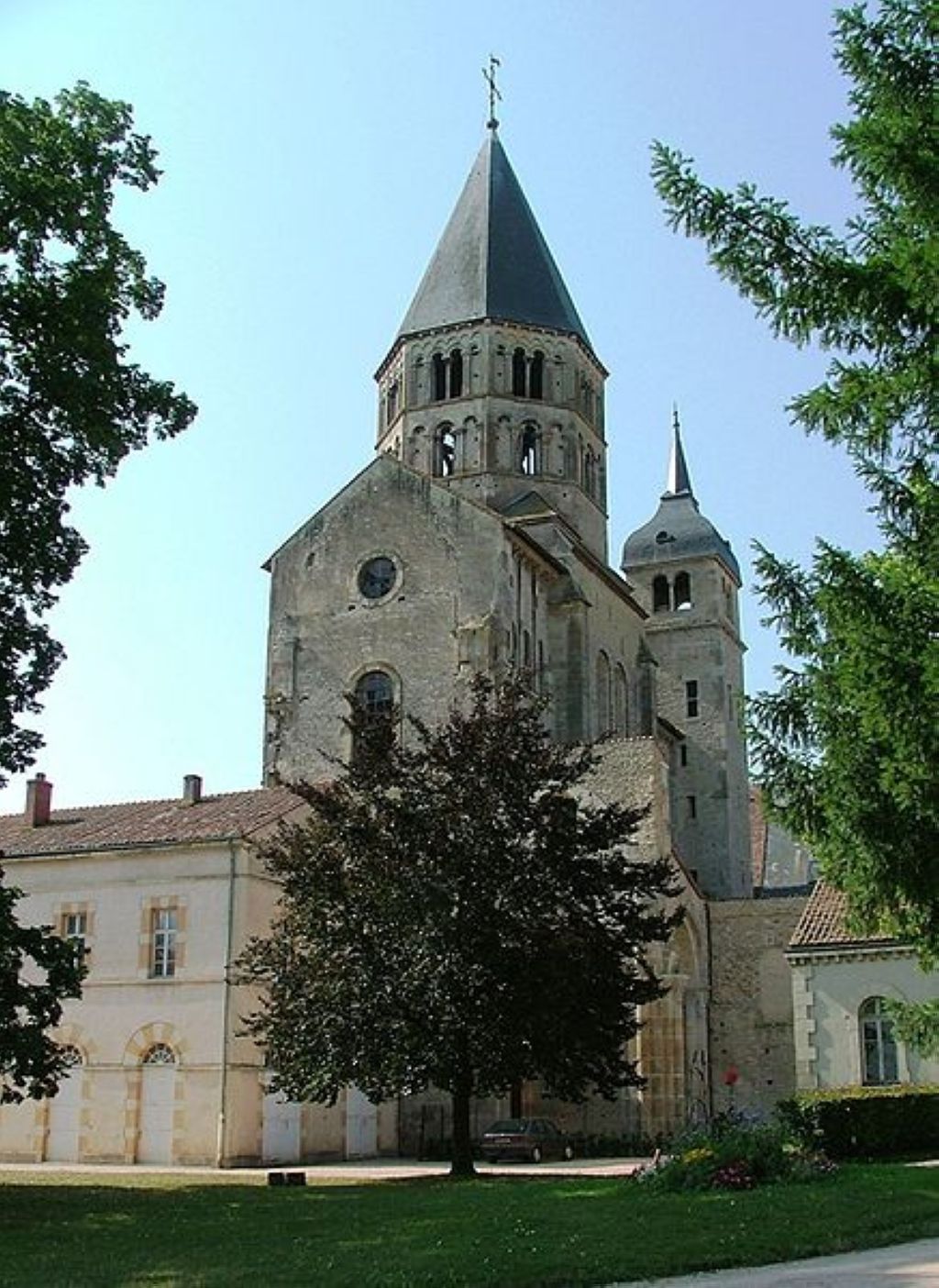 Clocher abbaye cluny Abbaye De Cluny