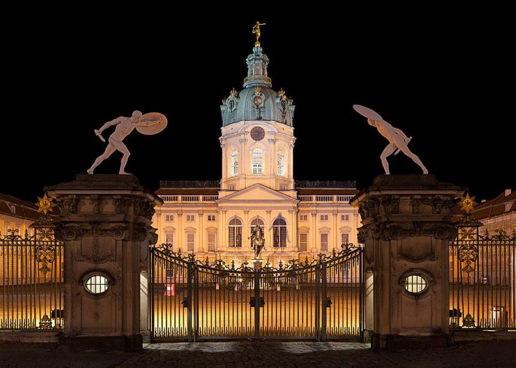Charlottenburg Palace entrance at night Château De Charlottenbourg