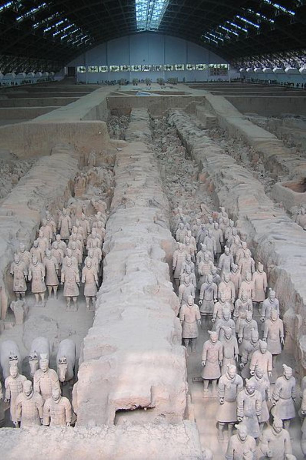 Terracotta warriors at the pit1 in Xian. Xi'an, L'armée De Terre Cuite