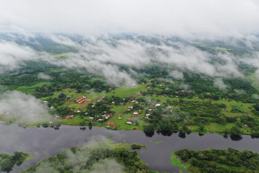 Aerial view of the Piso Firme community, located on the banks of the Paraguá River in front of the Noel Kempff Mercado National Park in Bolivia. Parc National Noël Kempff Mercado