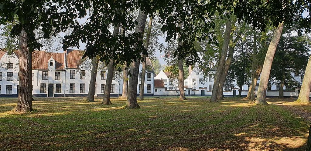 Jardín del Beguinage de Brujas Béguinage De Bruges