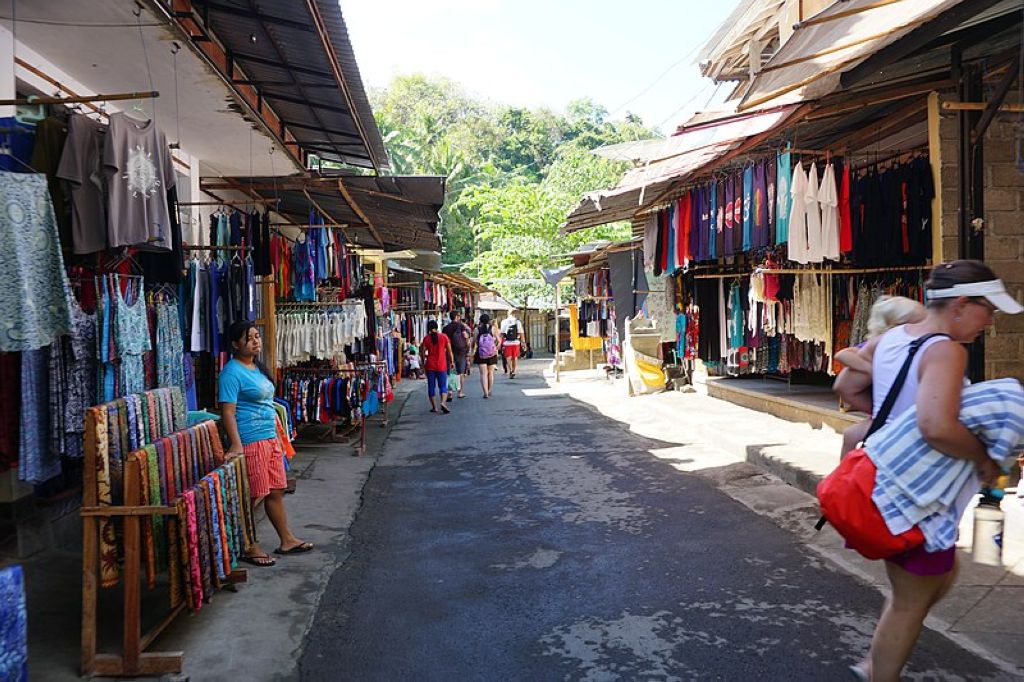 Walking to the Banjar Hot Springs Sources Chaudes De Banjar
