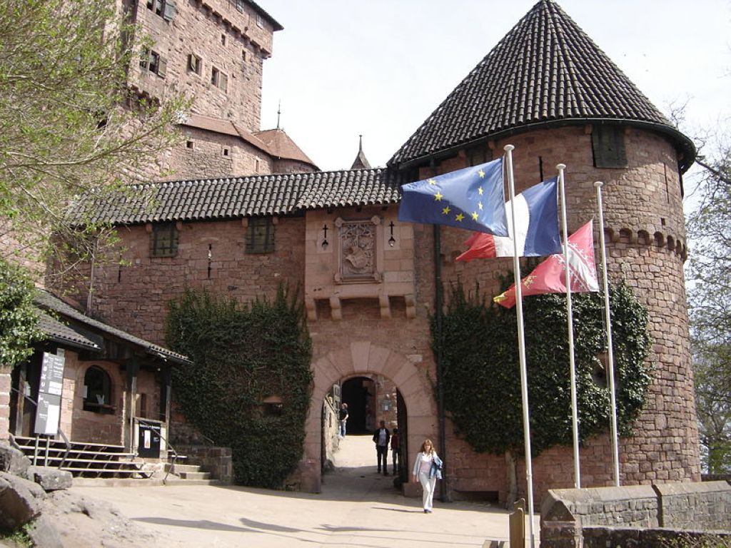 First entrance of the château du HautKœnigsbourg HautKoenigsbourg