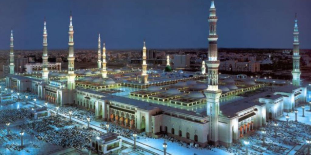 The mosque in Medina here is the Prophet Muhammads grave Médine