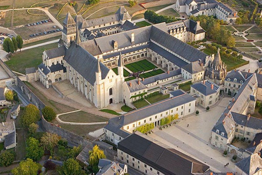 Vue aérienne de labbaye de Fontevraud Abbaye De Fontevraud