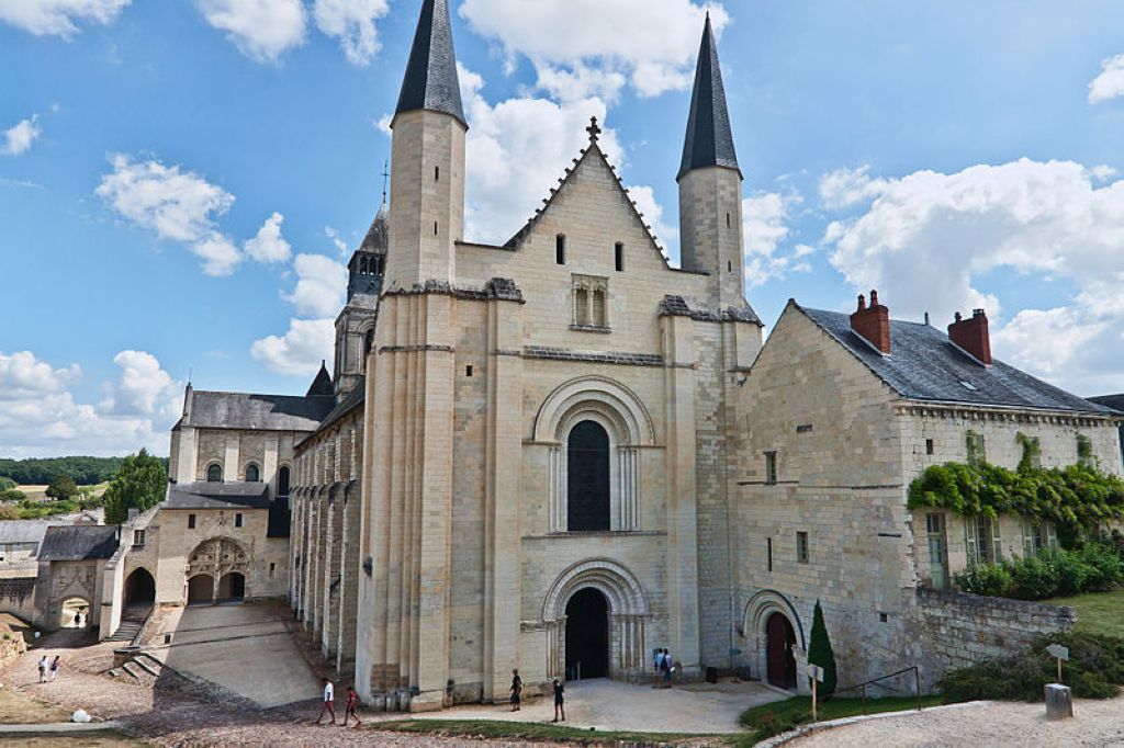 Abbaye Fontevraud  Eglise Abbatiale facade ouest Abbaye De Fontevraud