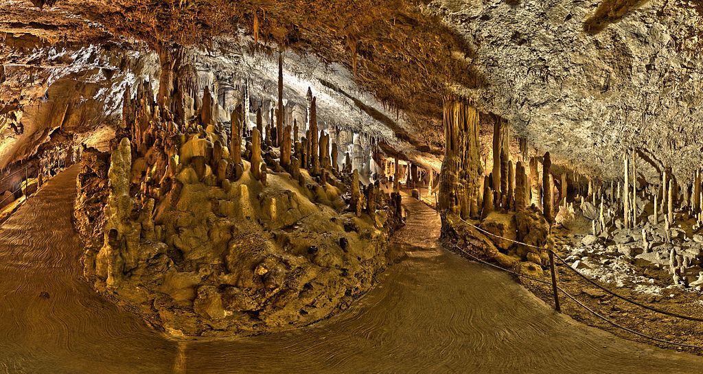 Tourist route through the Škocjan Caves. Grottes De Skocjan