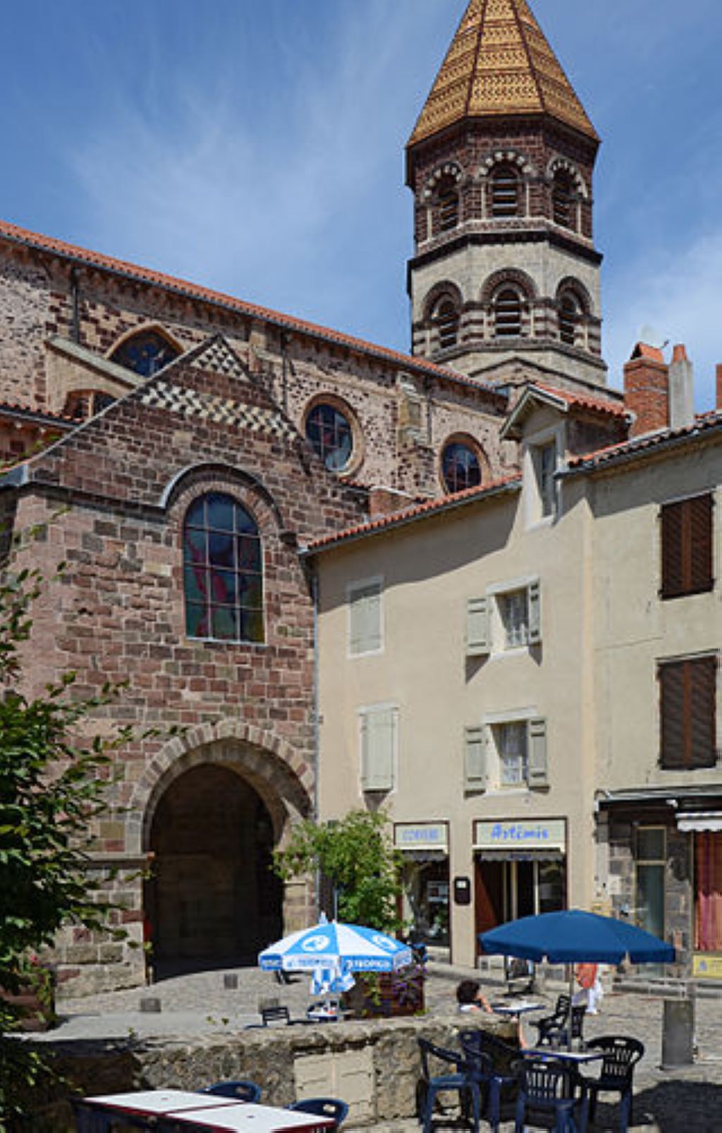 BasiliquedeBrioudeFaçadesudHteLoire Brioude