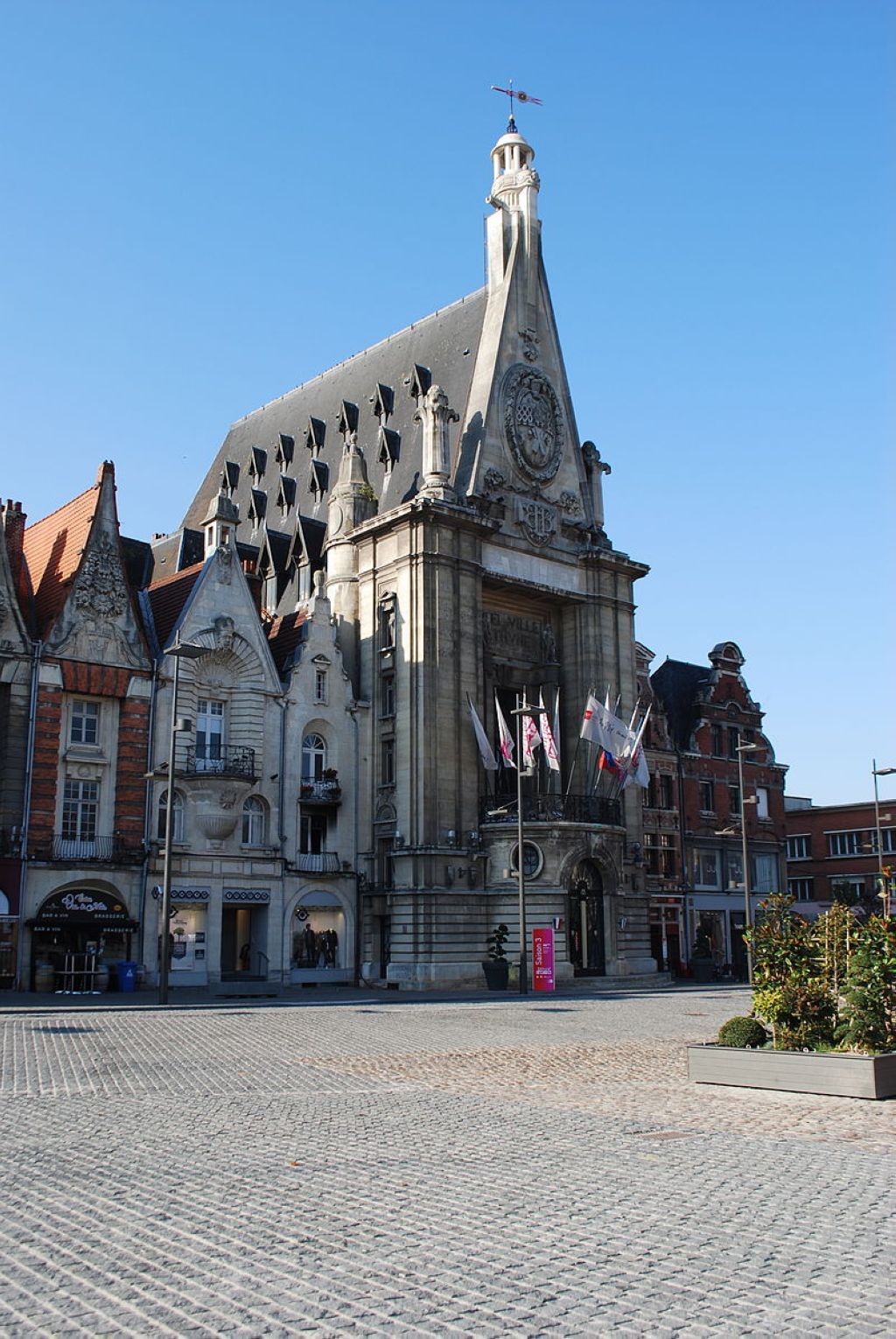Vue de la Grand Place de Béthune Bethune