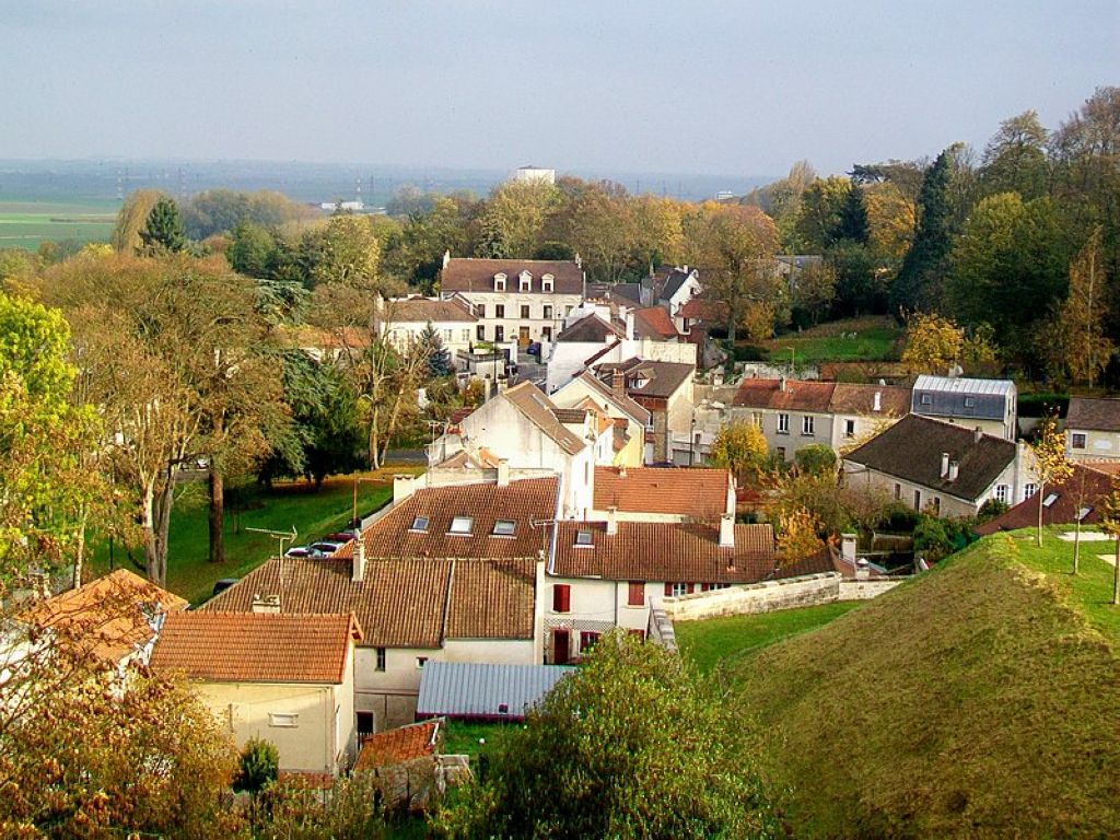 Écouen 95 vue sur lest du village depuis le châteauj Ecouen