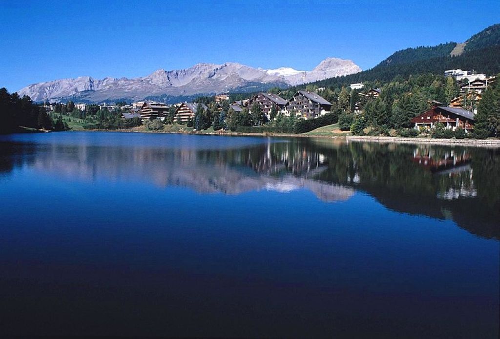 Moubra lake in CransMontana  CransMontana