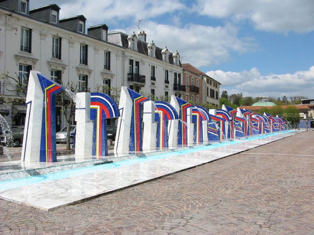Contrexéville Commune des Vosges Place des Fontaines Contrexeville