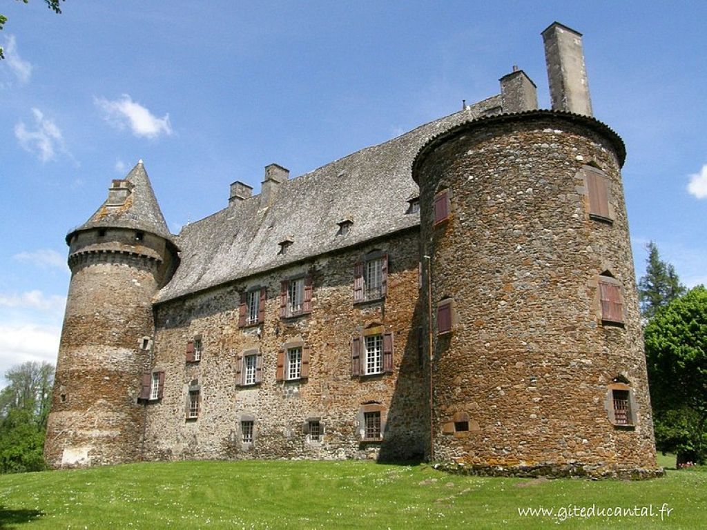 Façade arrière du château de Conros ArpajonSurCere