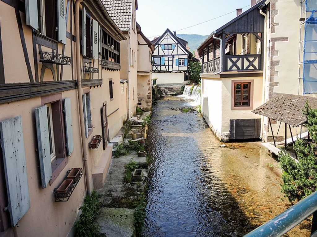 Ruisseau lAndlau dans le village qui a pris son nom Audlau BasRhin Andlau
