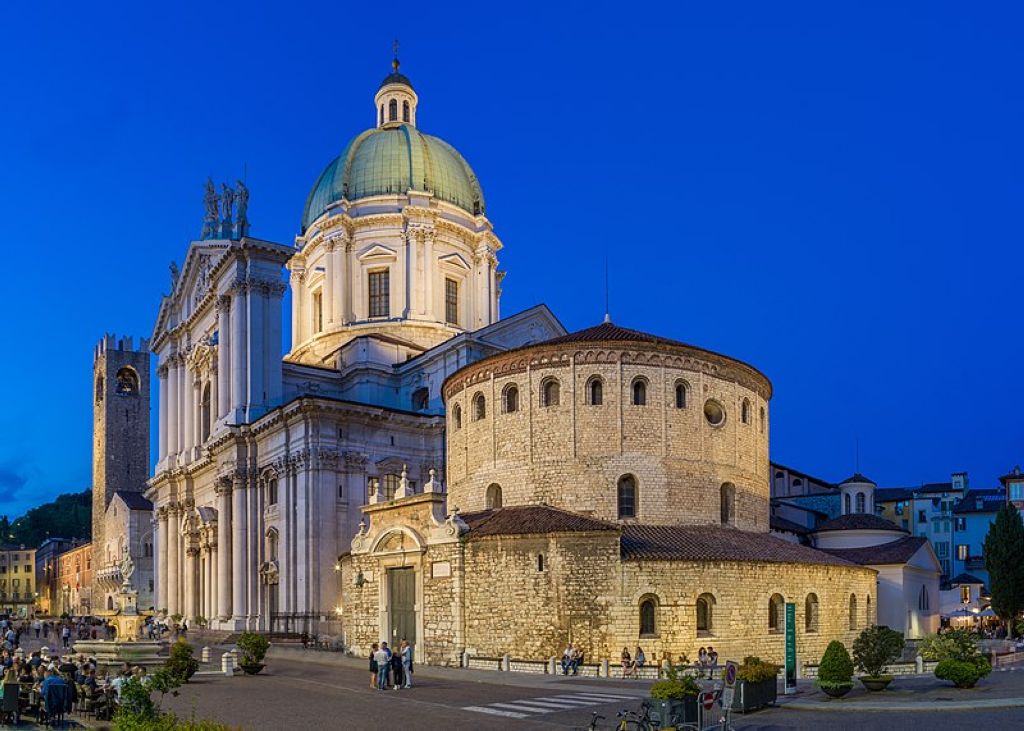 La cathédrale de Brescia, le Duomo Vecchio de Brescia, sur la piazza Paolo VI. Brescia