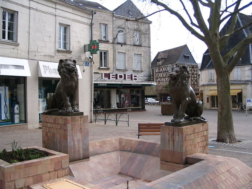 Issoudun  Place du 10 juin 1944 Issoudun