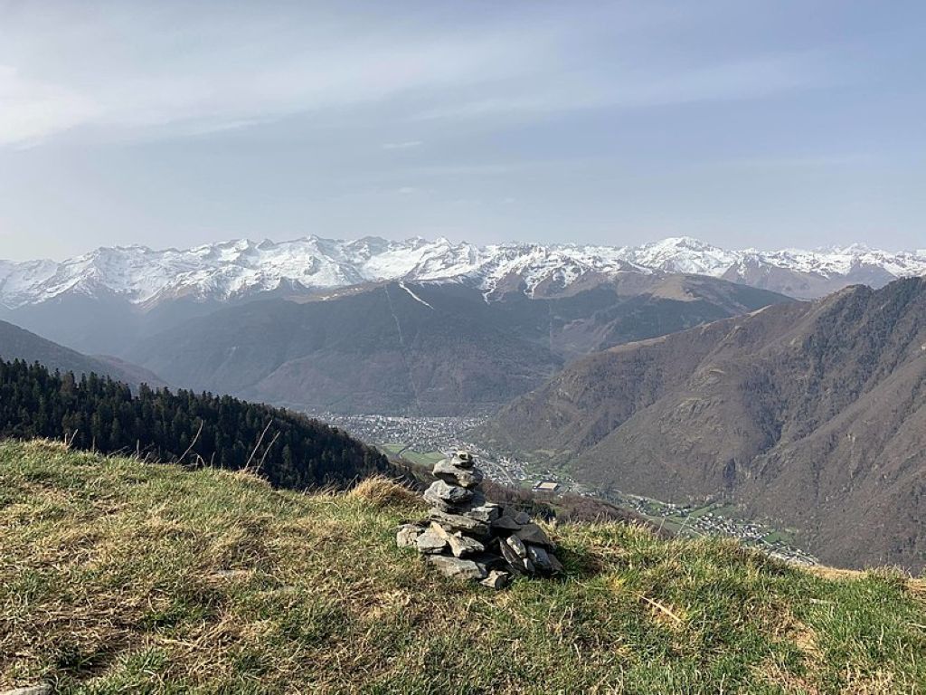BagnèresdeLuchon depuis les hauteurs du village dArtigue Luchon