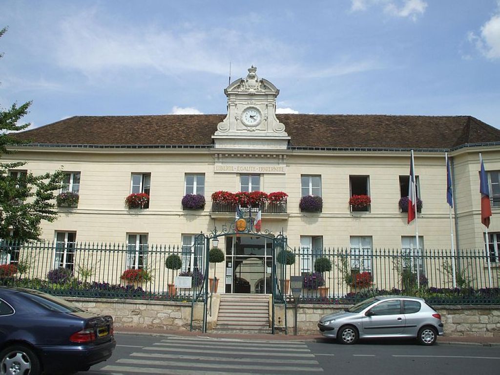 La mairie de Pontoise  ancien couvent des Cordeliers Pontoise