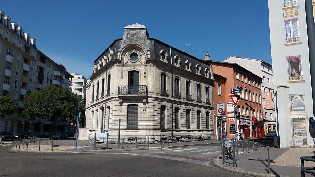 Villeurbanne - Rond-point des Charpennes. Villeurbanne