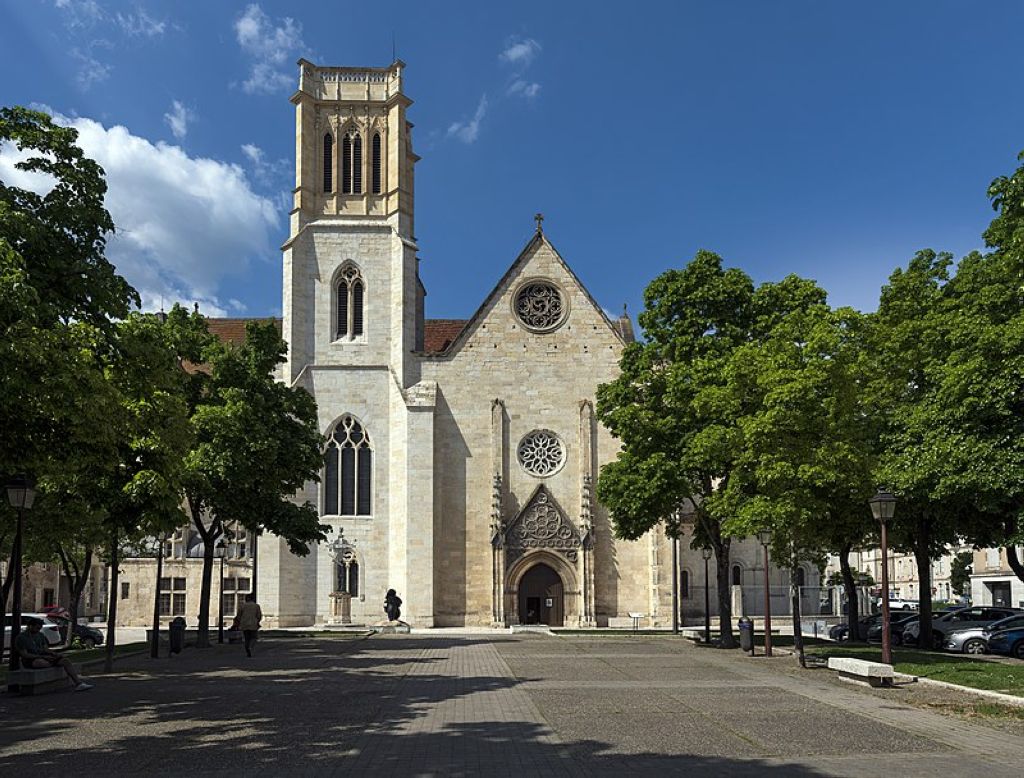 Agen Cathédrale SaintCaprais  Vue de la Place du Maréchal Foch Agen