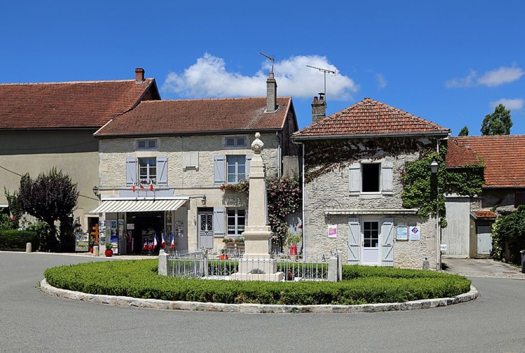 ColombeylesDeuxÉglises département de la HauteMarne France  la Place de lÉglise ColombeyLesDeuxEglises