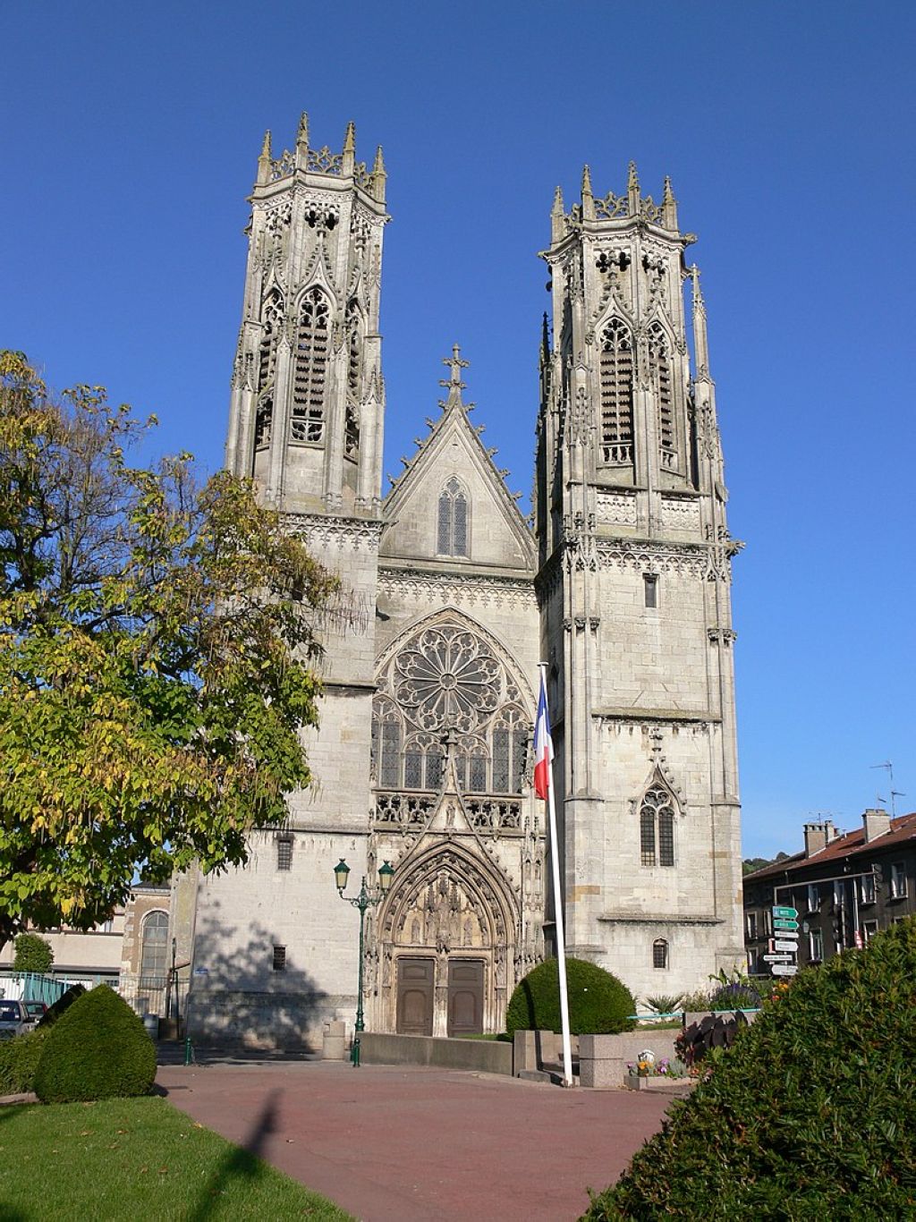 Façade gothique de léglise SaintMartin de PontàMousson XIIIXV PontAMousson