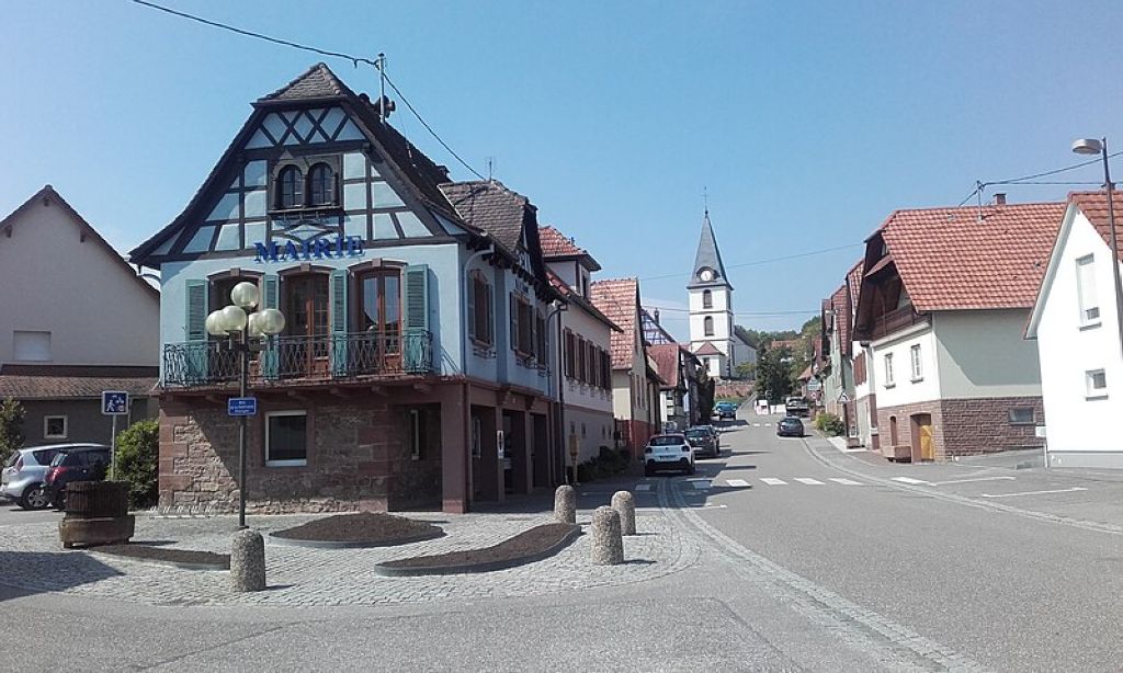 MorsbronnlesBains Mairie et église MorsbronnLesBains