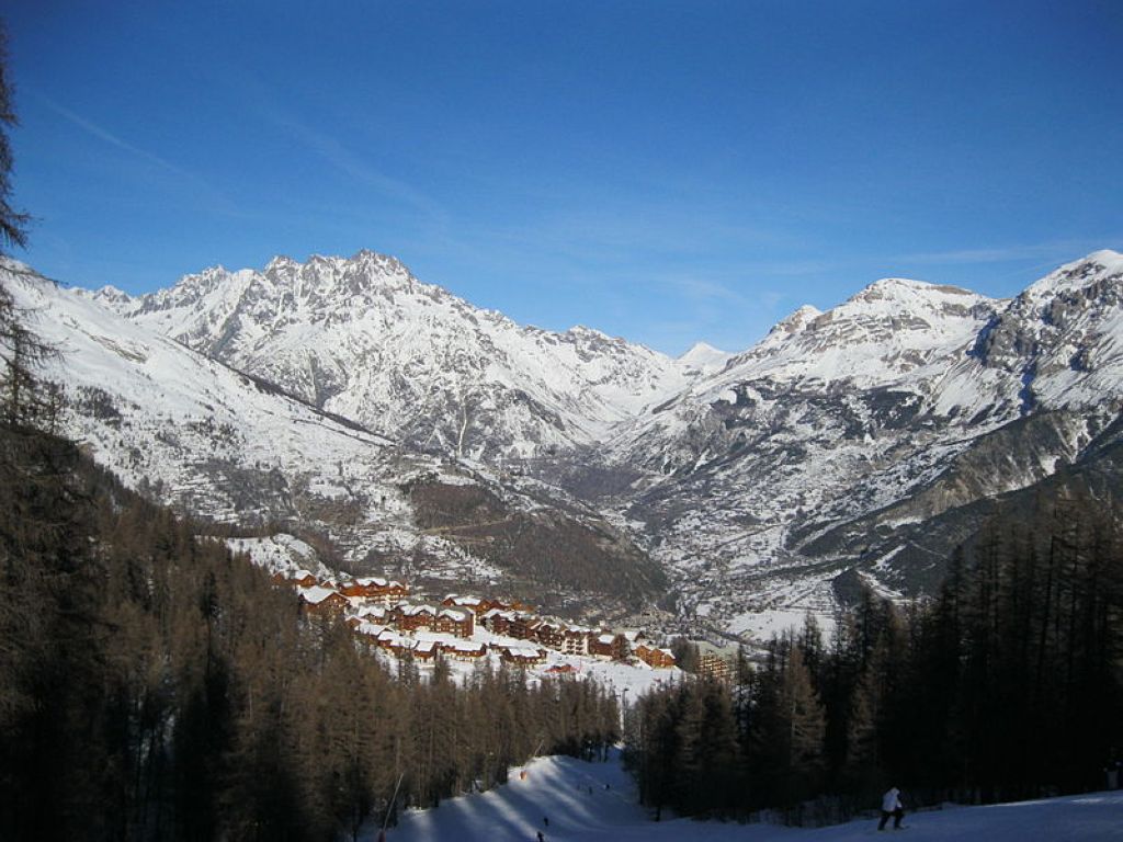 Vue sur la station du PuySaintVincent 1800m PuySaintVincent