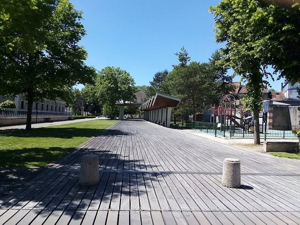 Le passage du ruisseau de Borne à BourbonnelesBains BourbonneLesBains