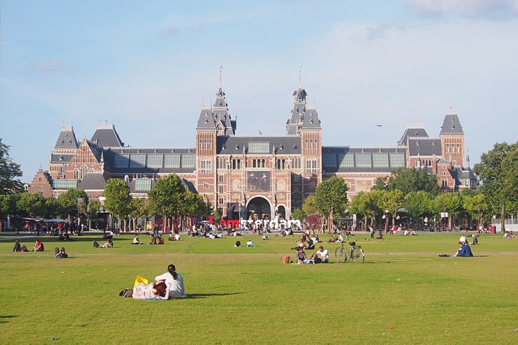 Rijksmuseum from Museumplein Rijksmuseum