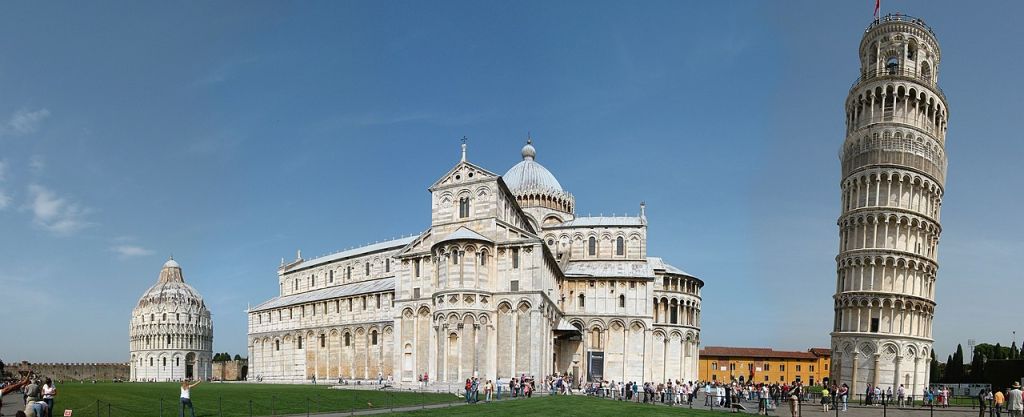 Vue sur le Campo dei Miracoli ou Piazza dei Miracoli devenue la Piazza del Duomo. La Tour De Pise