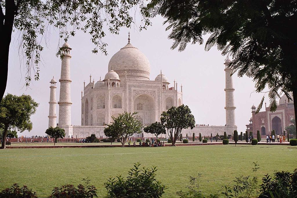 Le Taj Mahal vu des jardins Le Taj Mahal