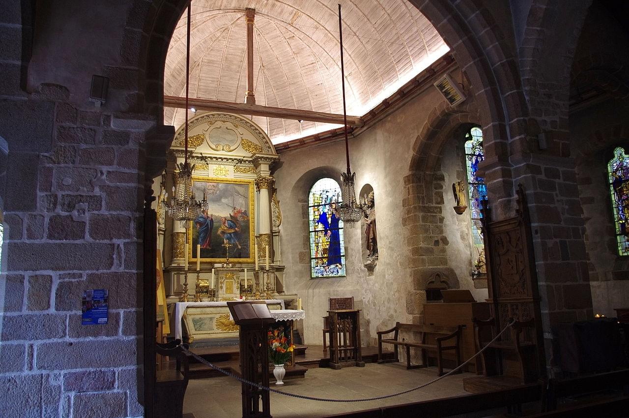 Lintérieur de léglise Saint Pierre