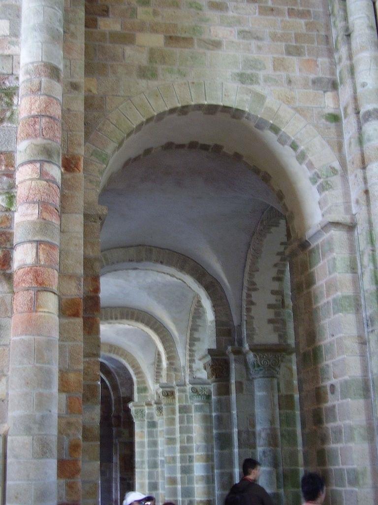 Transition architecturale entre lart roman et lart gothique de lEglise