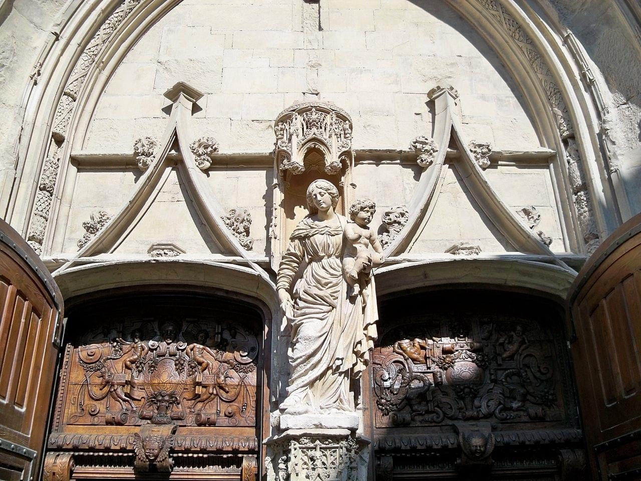 Les portes de léglise SaintPierre