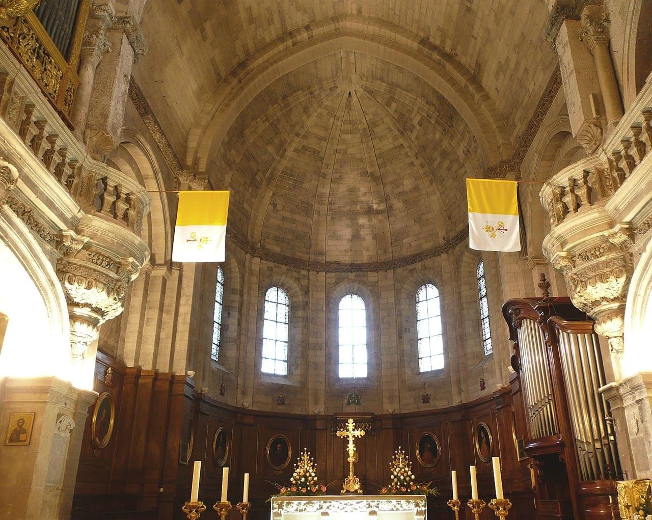 Lintérieur de la cathédrale Notre Dame des Doms