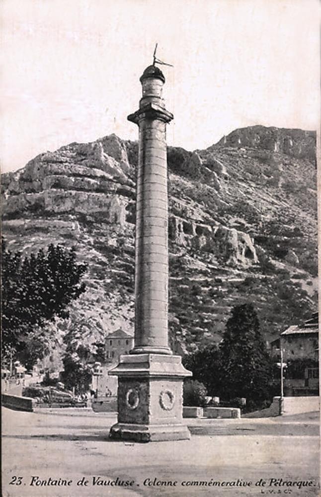 La place centrale du village