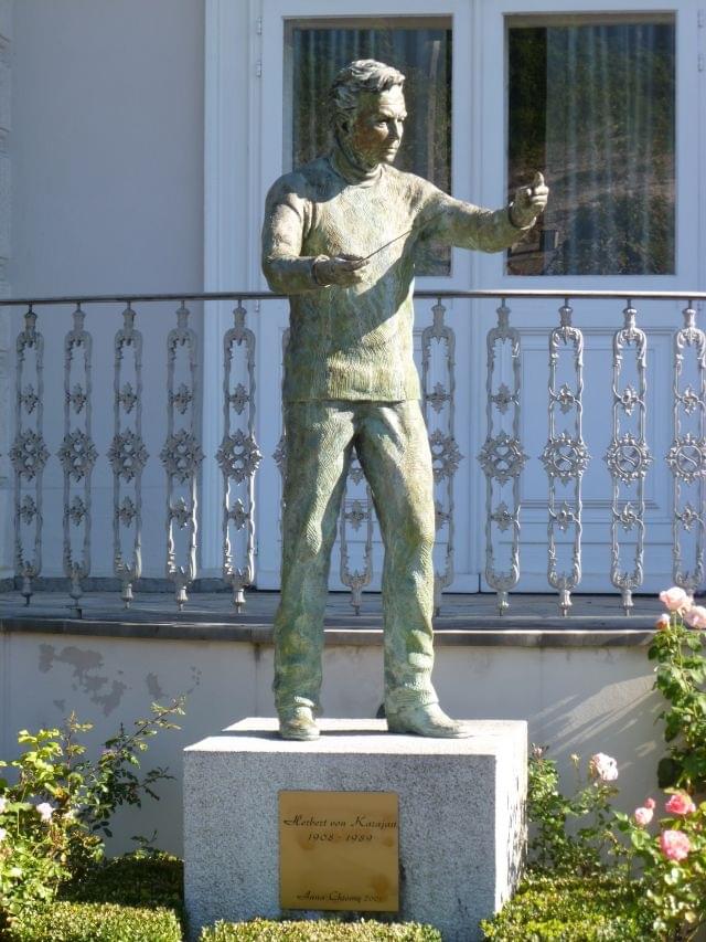 La statue d’Herbert van Karajan