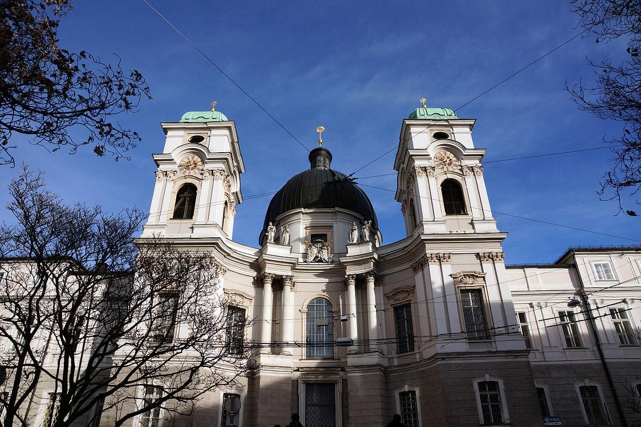 Léglise de la Sainte Trinité  la façade