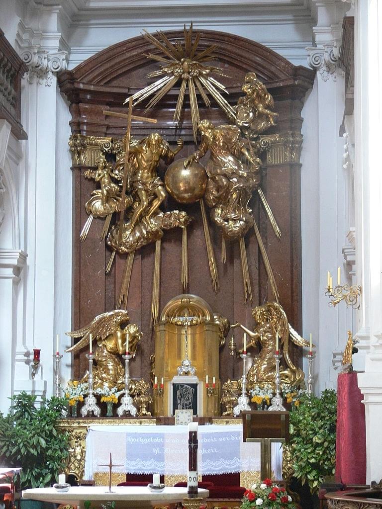 Lautel de lEglise