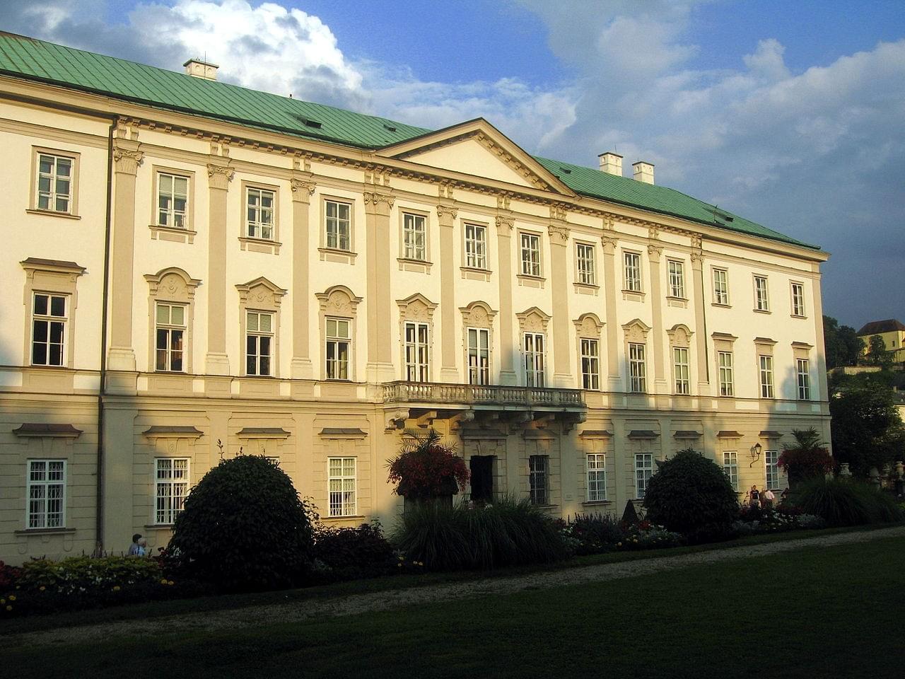 La façade du château de Mirabelle