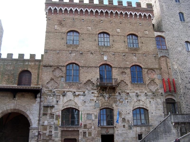 La visite du palais communal