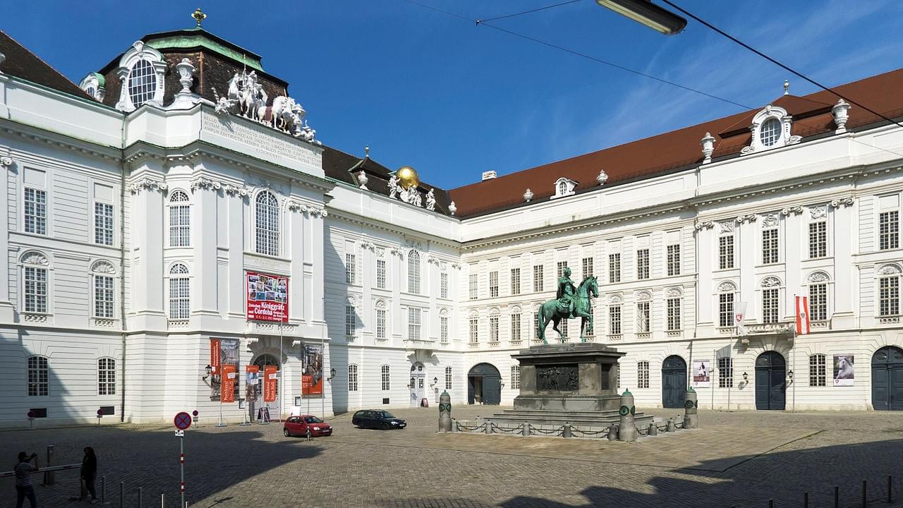 La Place Josef 2