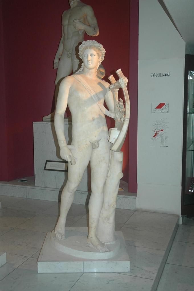 La statue dénommée Apollon citharède