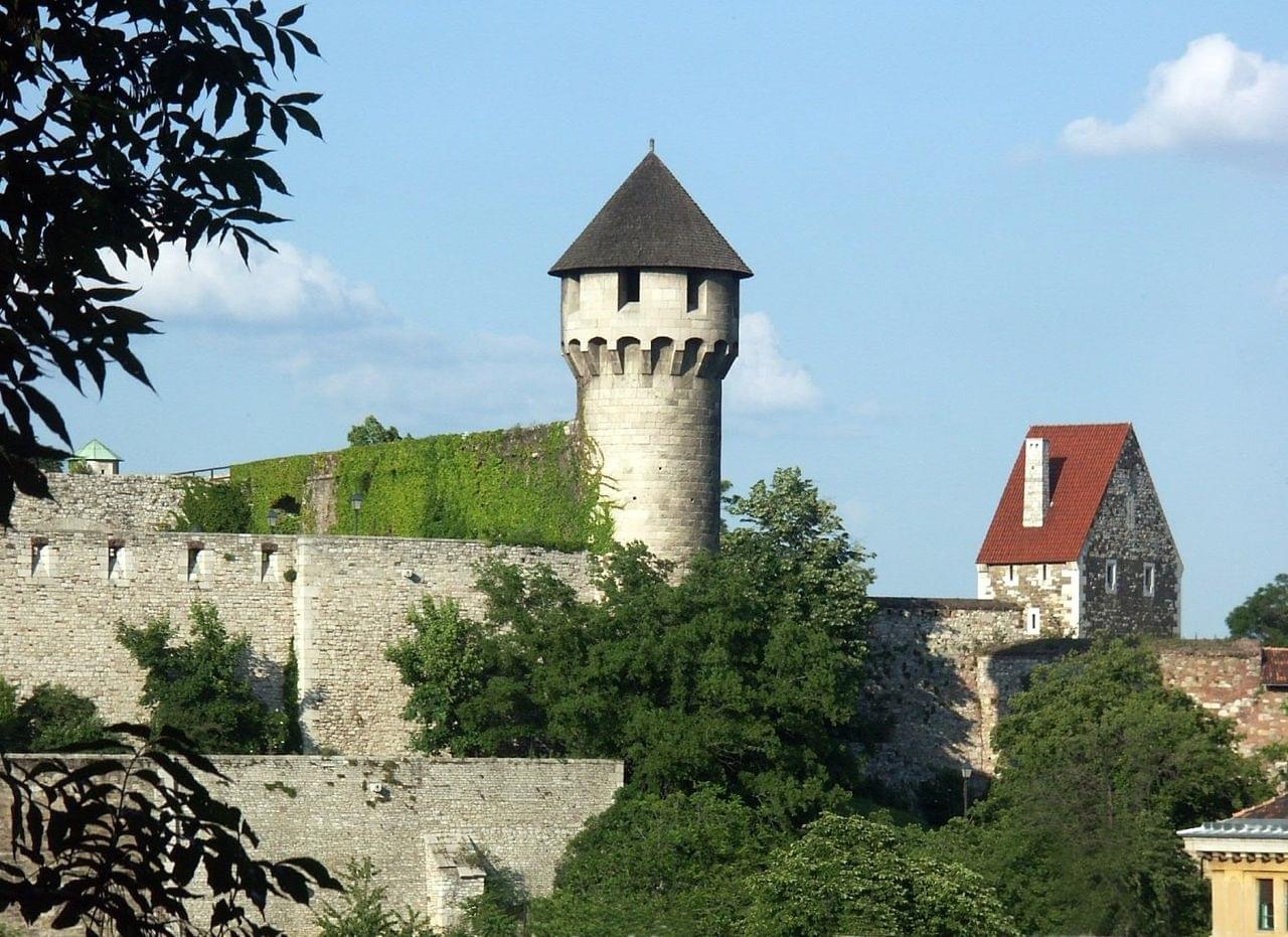 Buda le quartier du Château de la porte de vienne a lhôtel Hilton  introduction