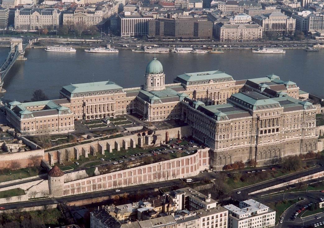 Buda le quartier du Château de lEglise Mathias aux cours du PalaisRoyal  introduction