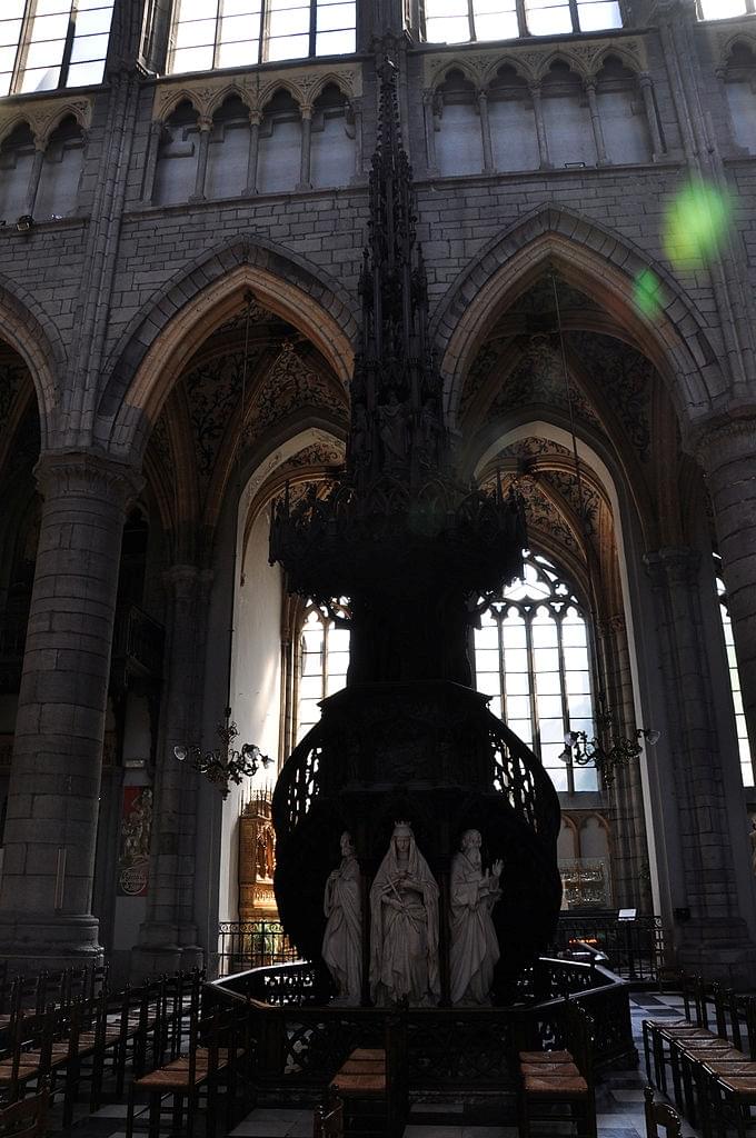 La chaire de la nef latérale