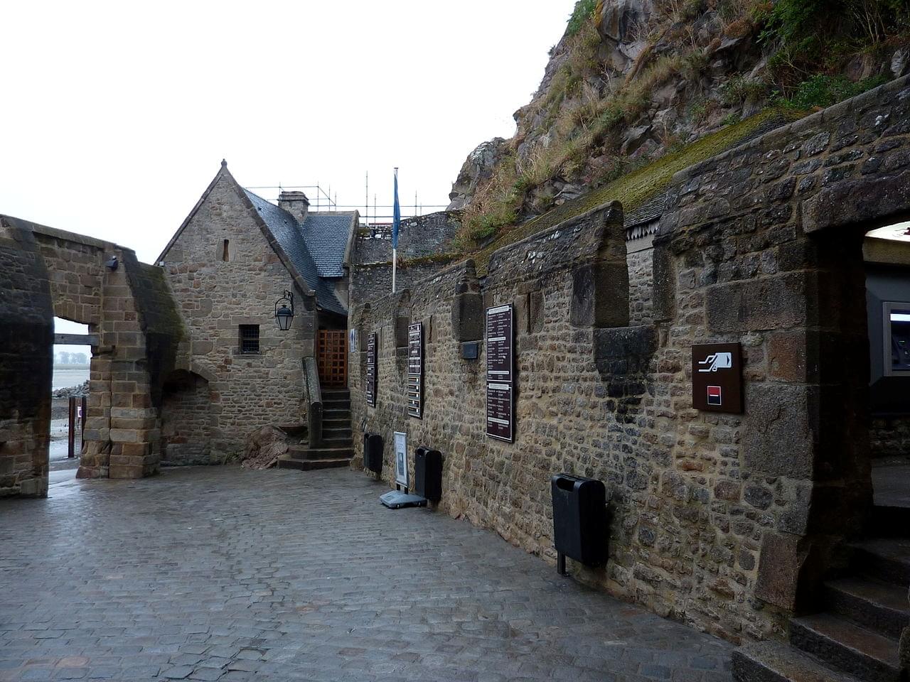 La cour de lAvancée et la cour du Boulevard