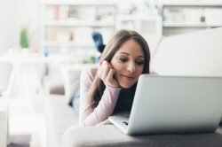 Photo Wi-Fi d’hôtel : quels réflexes adopter avant de se connecter ?